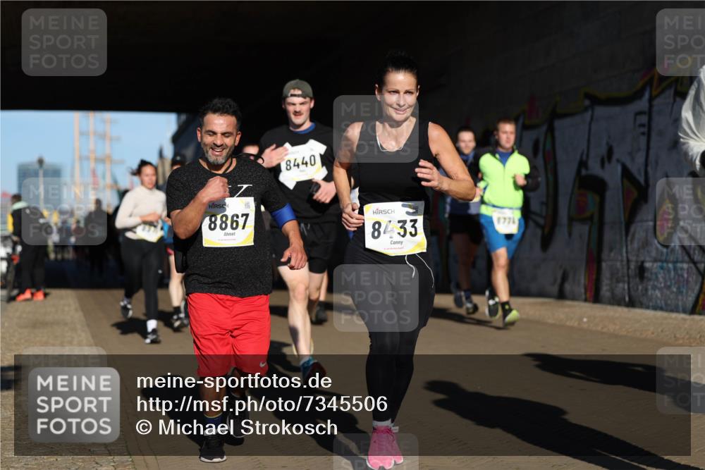06.10.2024 - 19. swb-Marathon Bremen Michael Strokosch http://msf.ph/oto/7345506 06.10.2024 10:17:26 Laufen 8867, 8440, 8433, 877 meine-sportfotos.de