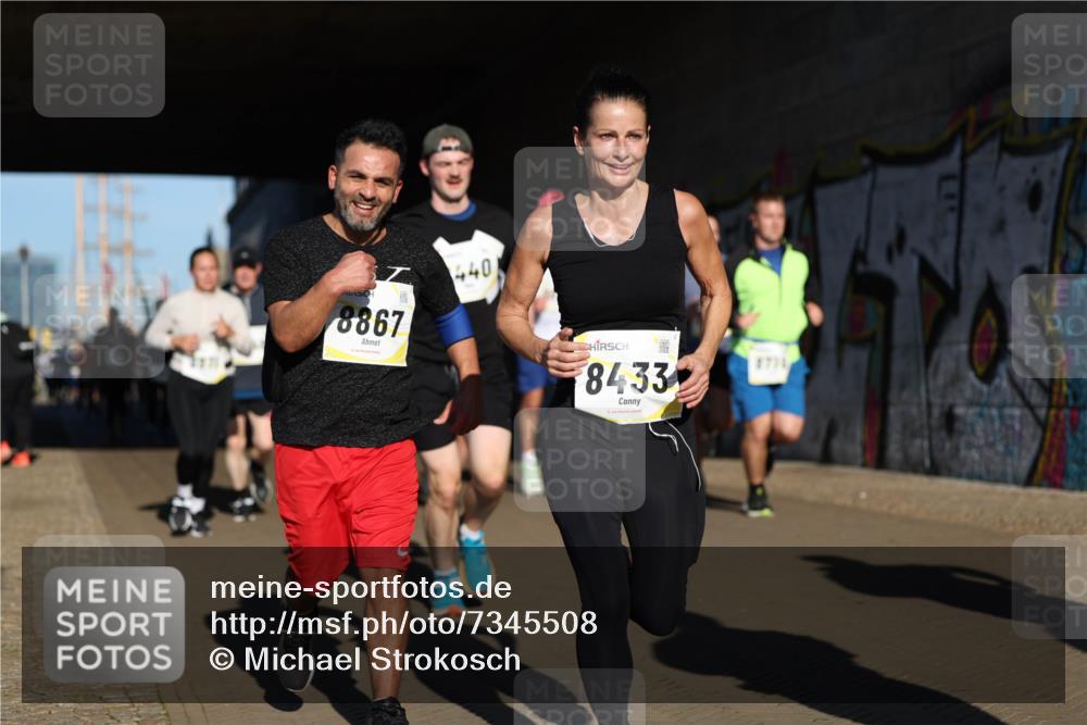 06.10.2024 - 19. swb-Marathon Bremen Michael Strokosch http://msf.ph/oto/7345508 06.10.2024 10:17:26 Laufen 8867, 440, 8433, 8711 meine-sportfotos.de