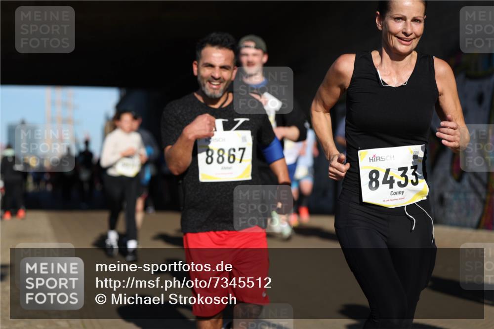 06.10.2024 - 19. swb-Marathon Bremen Michael Strokosch http://msf.ph/oto/7345512 06.10.2024 10:17:27 Laufen 8867, 8433 meine-sportfotos.de