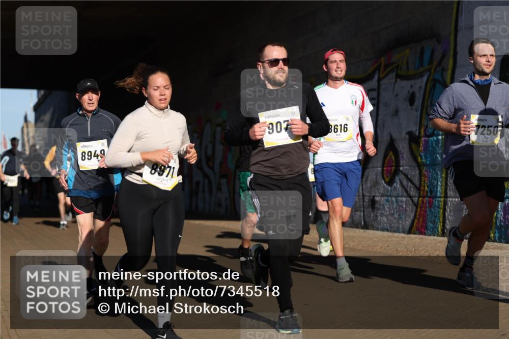 06.10.2024 - 19. swb-Marathon Bremen Michael Strokosch http://msf.ph/oto/7345518 06.10.2024 10:17:28 Laufen 8949, 8971, 907, 8616, 7250 meine-sportfotos.de