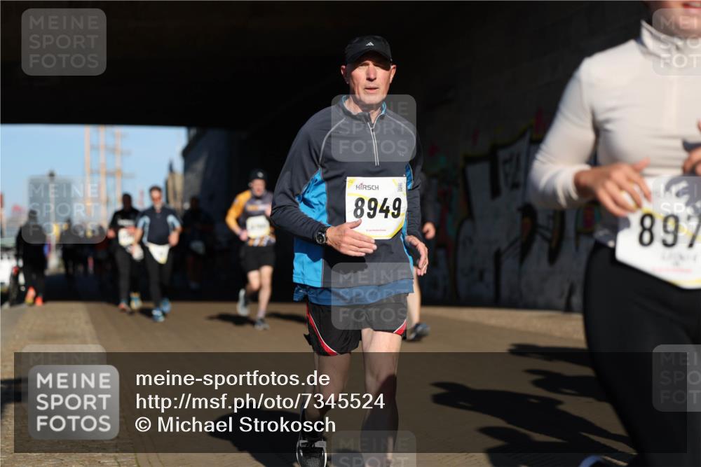 06.10.2024 - 19. swb-Marathon Bremen Michael Strokosch http://msf.ph/oto/7345524 06.10.2024 10:17:30 Laufen 8949, 897 meine-sportfotos.de