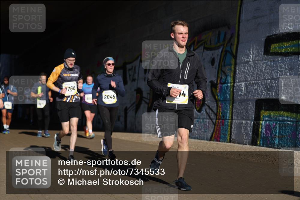 06.10.2024 - 19. swb-Marathon Bremen Michael Strokosch http://msf.ph/oto/7345533 06.10.2024 10:17:32 Laufen 766, 8045, 14 meine-sportfotos.de
