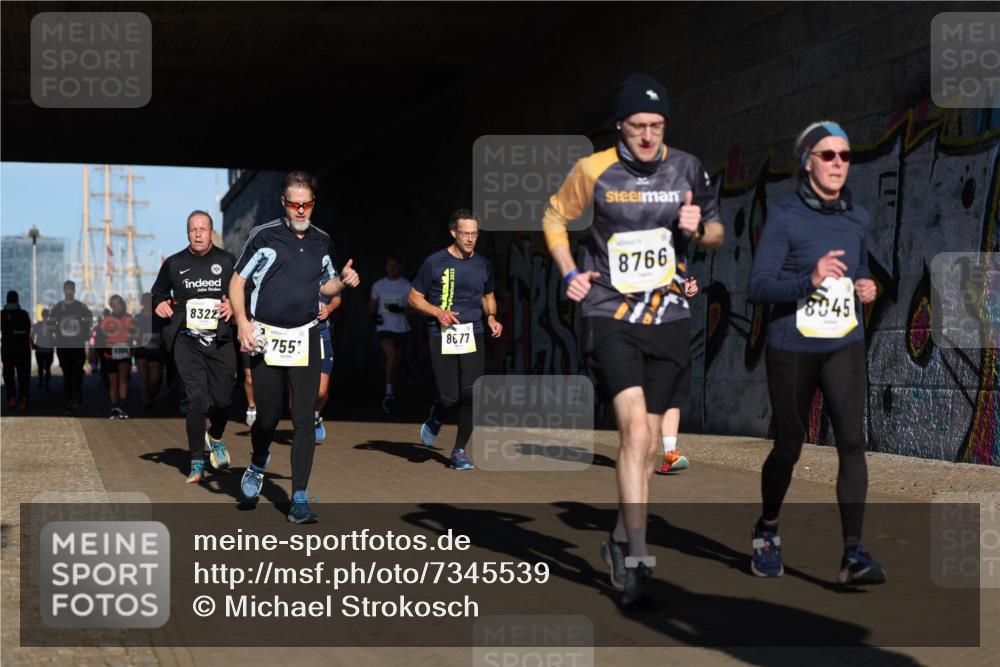 06.10.2024 - 19. swb-Marathon Bremen Michael Strokosch http://msf.ph/oto/7345539 06.10.2024 10:17:33 Laufen 8322, 8677, 755, 8766, 8945 meine-sportfotos.de