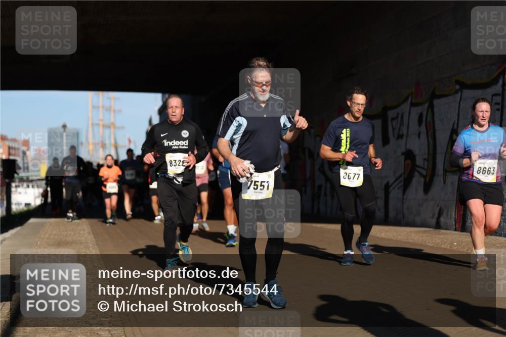 06.10.2024 - 19. swb-Marathon Bremen Michael Strokosch http://msf.ph/oto/7345544 06.10.2024 10:17:34 Laufen 832, 7551, 8677, 2023, 2, 8663, 1 meine-sportfotos.de