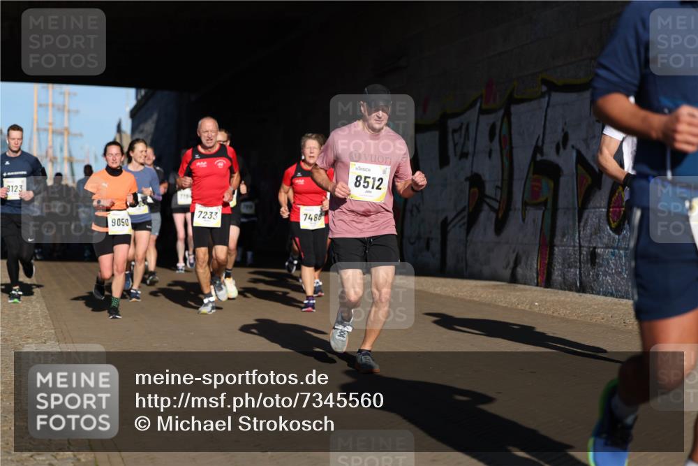 06.10.2024 - 19. swb-Marathon Bremen Michael Strokosch http://msf.ph/oto/7345560 06.10.2024 10:17:38 Laufen 8123, 7233, 9050, 7486, 8512 meine-sportfotos.de