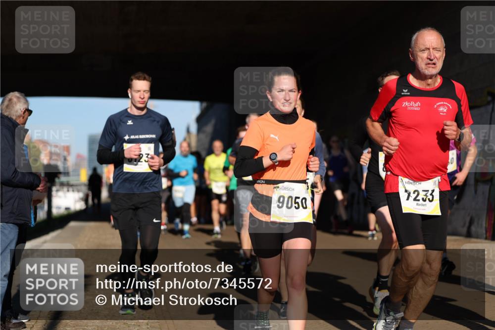06.10.2024 - 19. swb-Marathon Bremen Michael Strokosch http://msf.ph/oto/7345572 06.10.2024 10:17:40 Laufen 9050, 7233 meine-sportfotos.de