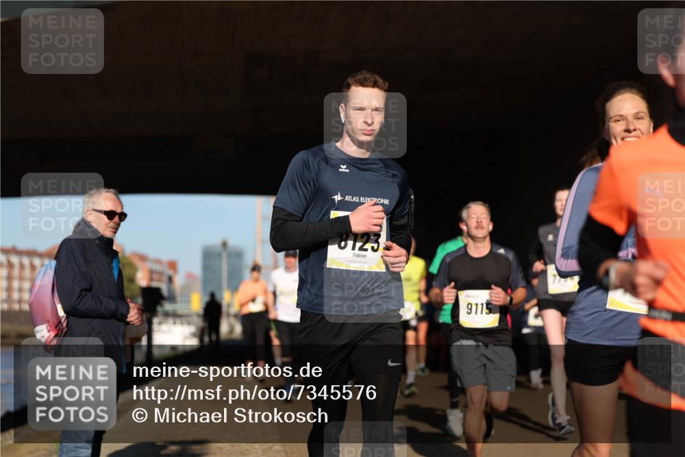 06.10.2024 - 19. swb-Marathon Bremen Michael Strokosch http://msf.ph/oto/7345576 06.10.2024 10:17:41 Laufen 8123, 9115 meine-sportfotos.de
