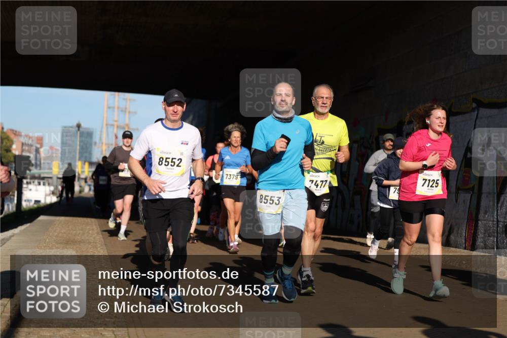 06.10.2024 - 19. swb-Marathon Bremen Michael Strokosch http://msf.ph/oto/7345587 06.10.2024 10:17:44 Laufen 8552, 7379, 8553, 7477, 79, 7125 meine-sportfotos.de