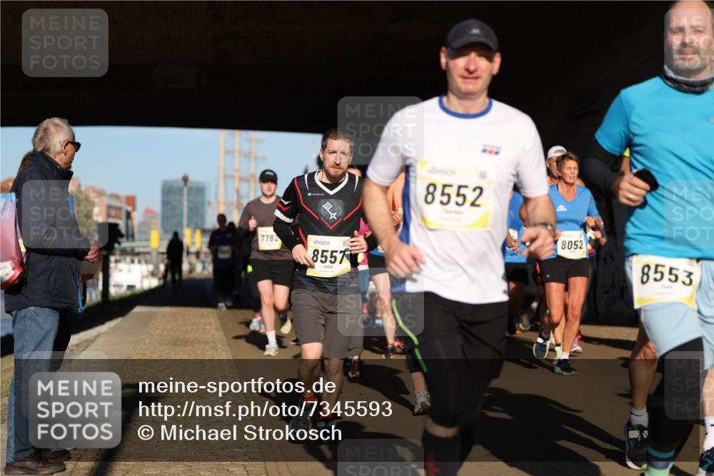 06.10.2024 - 19. swb-Marathon Bremen Michael Strokosch http://msf.ph/oto/7345593 06.10.2024 10:17:45 Laufen 7782, 8557, 8552, 8052, 8553 meine-sportfotos.de
