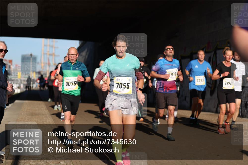 06.10.2024 - 19. swb-Marathon Bremen Michael Strokosch http://msf.ph/oto/7345630 06.10.2024 10:17:54 Laufen 9075, 7055, 3918, 7373, 7847 meine-sportfotos.de
