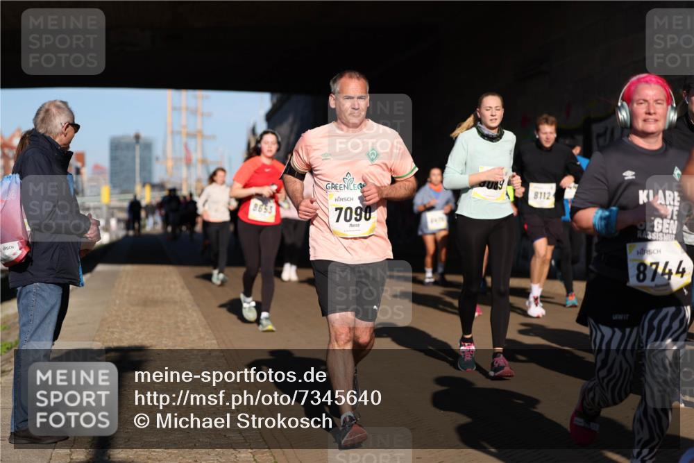 06.10.2024 - 19. swb-Marathon Bremen Michael Strokosch http://msf.ph/oto/7345640 06.10.2024 10:17:56 Laufen 8653, 7090, 8112, 8744 meine-sportfotos.de