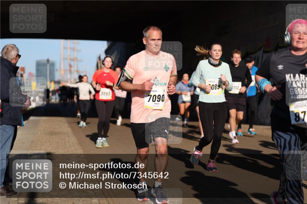 06.10.2024 - 19. swb-Marathon Bremen Michael Strokosch http://msf.ph/oto/7345642 06.10.2024 10:17:56 Laufen 8653, 7090, 089, 112, 87 meine-sportfotos.de