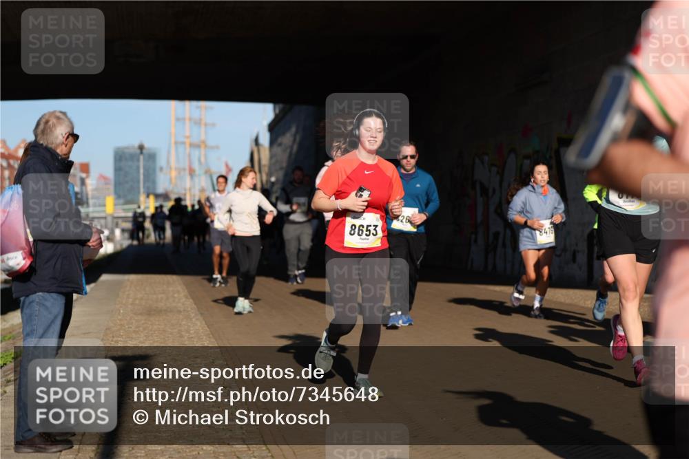 06.10.2024 - 19. swb-Marathon Bremen Michael Strokosch http://msf.ph/oto/7345648 06.10.2024 10:17:58 Laufen 8653, 26, 8479 meine-sportfotos.de