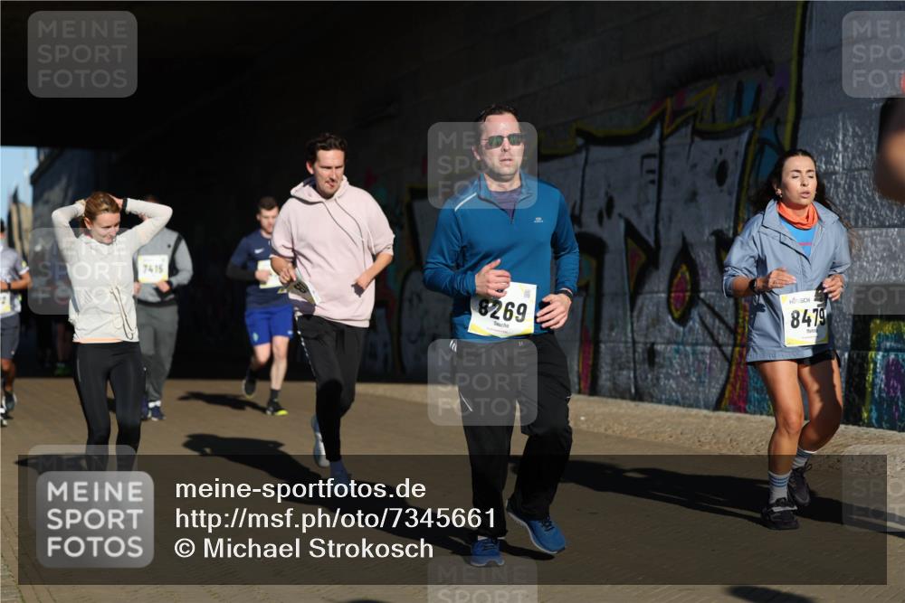 06.10.2024 - 19. swb-Marathon Bremen Michael Strokosch http://msf.ph/oto/7345661 06.10.2024 10:18:00 Laufen 7415, 8269, 8479 meine-sportfotos.de