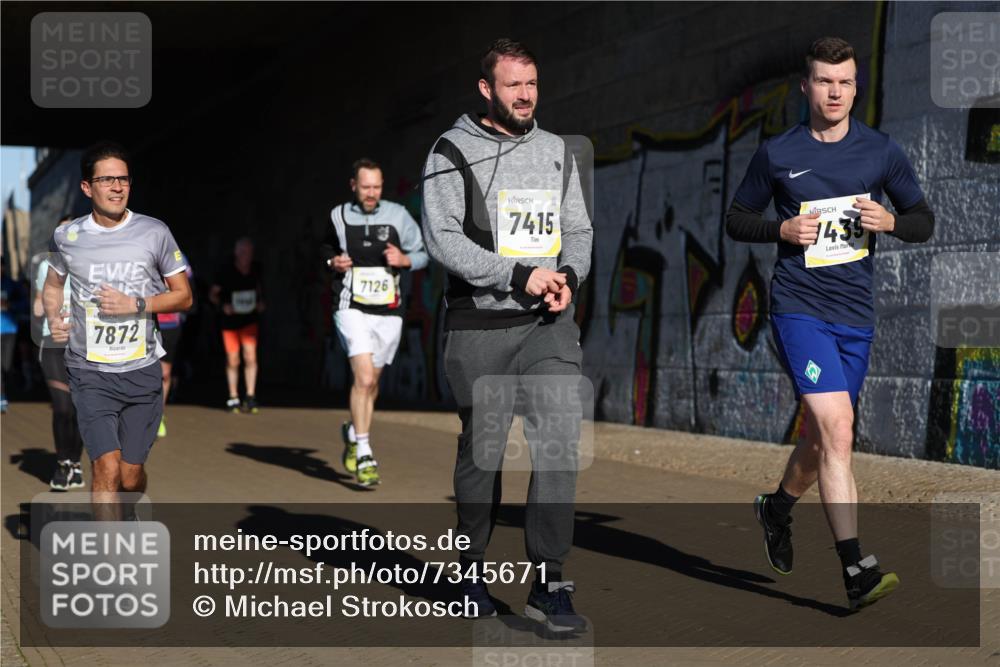 06.10.2024 - 19. swb-Marathon Bremen Michael Strokosch http://msf.ph/oto/7345671 06.10.2024 10:18:03 Laufen 7872, 7126, 7415, 439 meine-sportfotos.de