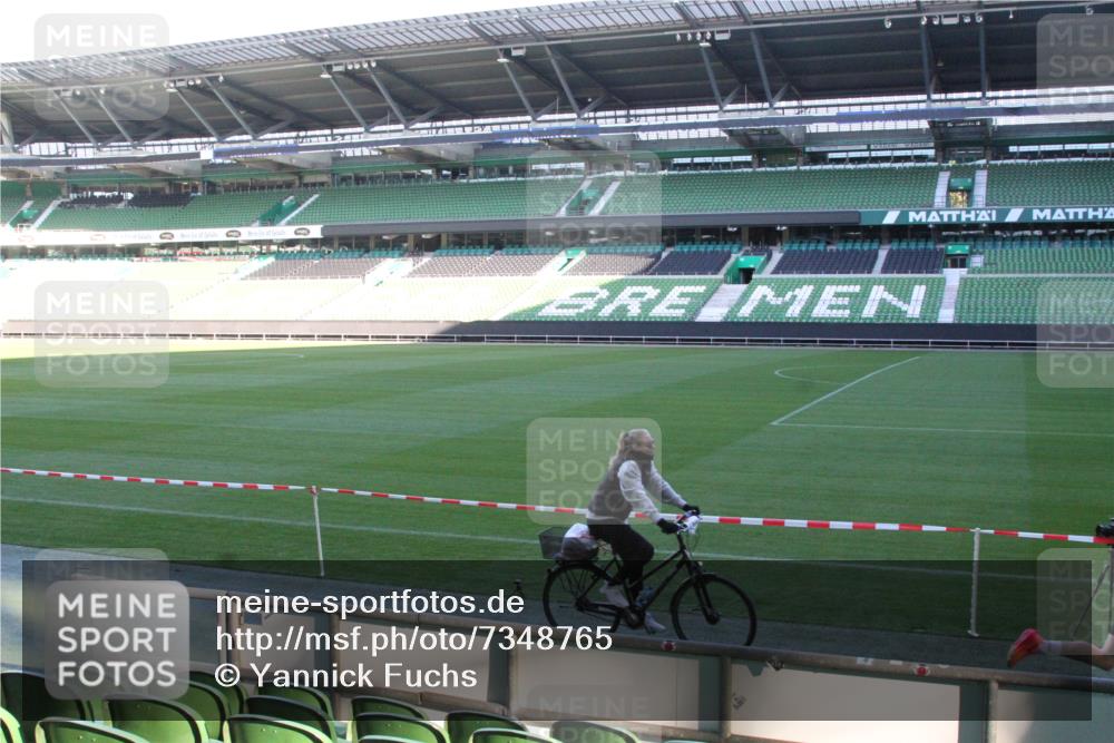 06.10.2024 - 19. swb-Marathon Bremen Yannick Fuchs http://msf.ph/oto/7348765 06.10.2024 10:14:49 Laufen im Stadion 41, 8350, 8667 meine-sportfotos.de