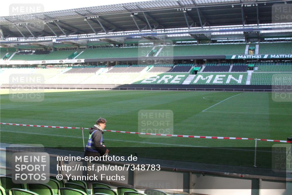 06.10.2024 - 19. swb-Marathon Bremen Yannick Fuchs http://msf.ph/oto/7348783 06.10.2024 10:15:16 Laufen im Stadion 41, 8350, 8395, 8396, 8667 meine-sportfotos.de