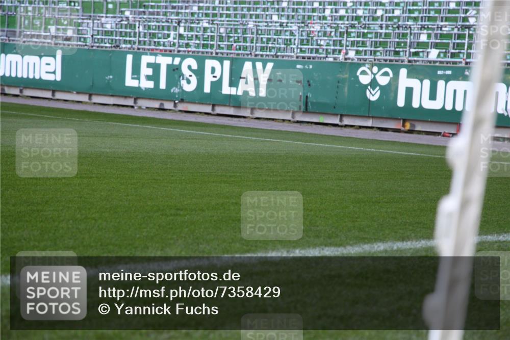 06.10.2024 - 19. swb-Marathon Bremen Yannick Fuchs http://msf.ph/oto/7358429 06.10.2024 09:30:06 Laufen im Stadion  meine-sportfotos.de