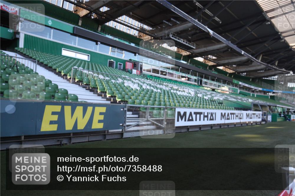 06.10.2024 - 19. swb-Marathon Bremen Yannick Fuchs http://msf.ph/oto/7358488 06.10.2024 09:57:01 Laufen im Stadion  meine-sportfotos.de