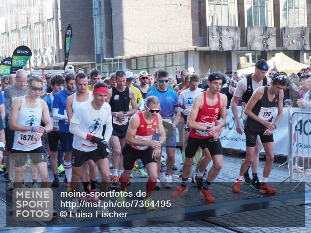 06.10.2024 - 19. swb-Marathon Bremen Luisa Fischer http://msf.ph/oto/7364495 06.10.2024 09:30:00 Allgemein zum Event 3, 15, 3, 30, 1670, 9024, 178, 40 meine-sportfotos.de