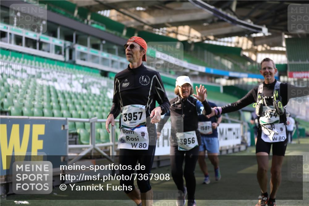 06.10.2024 - 19. swb-Marathon Bremen Yannick Fuchs http://msf.ph/oto/7367908 06.10.2024 14:09:51 Laufen im Stadion 984, 1581, 3954, 3956, 5590 meine-sportfotos.de
