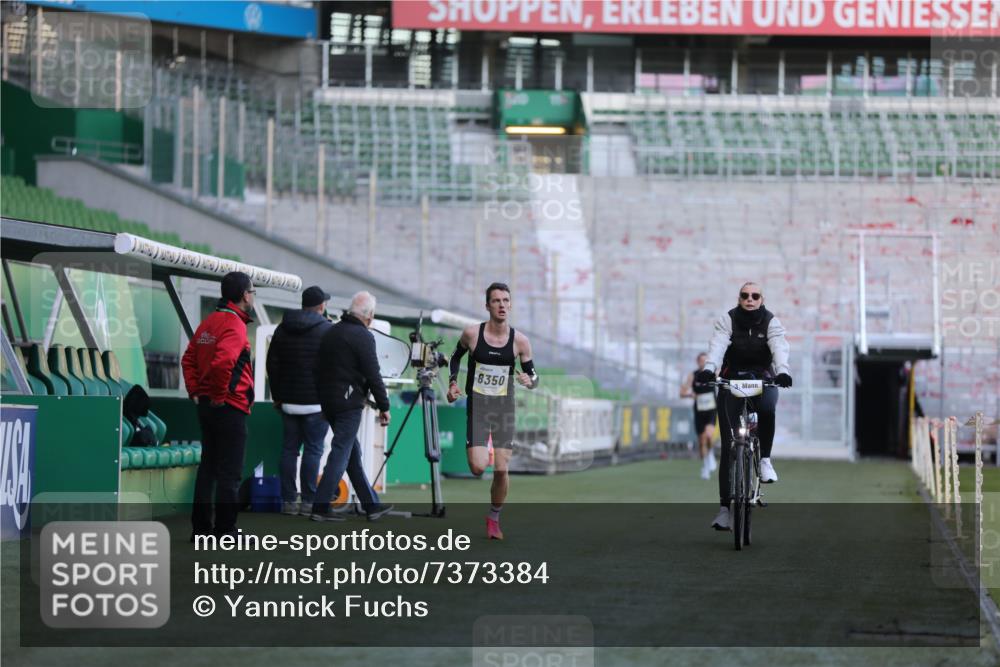 06.10.2024 - 19. swb-Marathon Bremen Yannick Fuchs http://msf.ph/oto/7373384 06.10.2024 10:14:39 Laufen im Stadion 41, 8350, 8667 meine-sportfotos.de