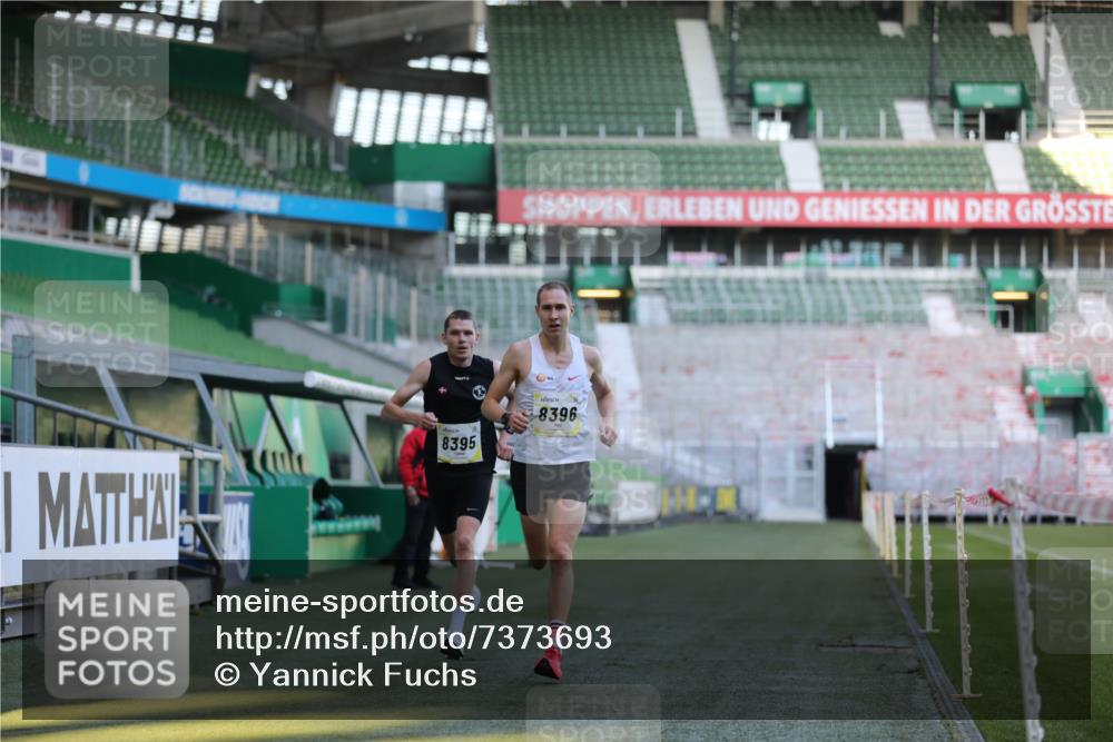 06.10.2024 - 19. swb-Marathon Bremen Yannick Fuchs http://msf.ph/oto/7373693 06.10.2024 10:14:49 Laufen im Stadion 41, 8350, 8395, 8396, 8667 meine-sportfotos.de