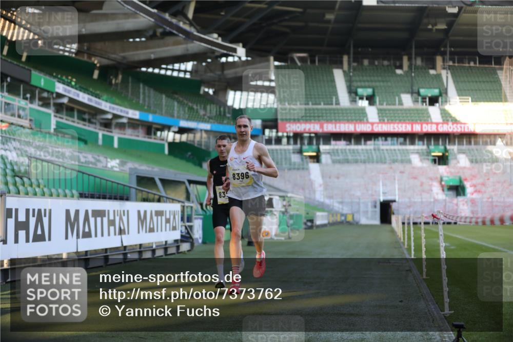 06.10.2024 - 19. swb-Marathon Bremen Yannick Fuchs http://msf.ph/oto/7373762 06.10.2024 10:14:50 Laufen im Stadion 41, 8350, 8395, 8396, 8667 meine-sportfotos.de