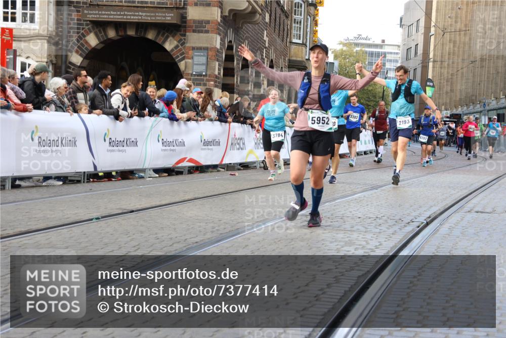 06.10.2024 - 19. swb-Marathon Bremen Strokosch-Dieckow http://msf.ph/oto/7377414 06.10.2024 14:07:12 Ziel 325, 756, 758, 921, 2193, 2250, 2426, 3061, 3302, 3784, 4079, 5279, 5385, 5444, 5655, 5952, 6229, 6392, 6532, 6656 meine-sportfotos.de