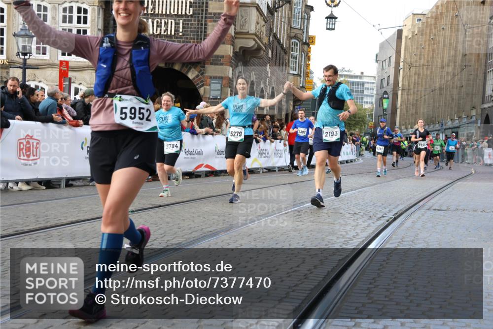 06.10.2024 - 19. swb-Marathon Bremen Strokosch-Dieckow http://msf.ph/oto/7377470 06.10.2024 14:07:14 Ziel 325, 756, 758, 921, 2193, 2250, 2426, 3061, 3302, 3784, 3813, 4079, 5279, 5444, 5608, 5655, 5952, 6392, 6532, 6656 meine-sportfotos.de