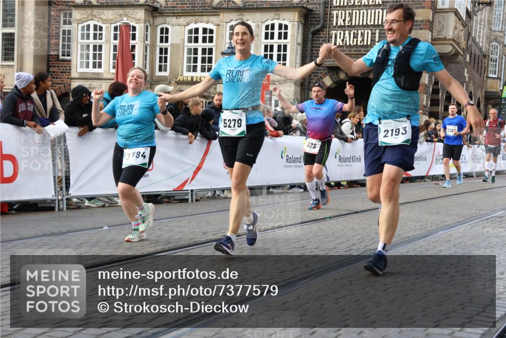 06.10.2024 - 19. swb-Marathon Bremen Strokosch-Dieckow http://msf.ph/oto/7377579 06.10.2024 14:07:16 Ziel 325, 756, 758, 921, 2193, 2250, 2290, 2426, 3061, 3302, 3784, 3813, 4079, 5279, 5444, 5608, 5655, 5952, 6392, 6532, 6656 meine-sportfotos.de
