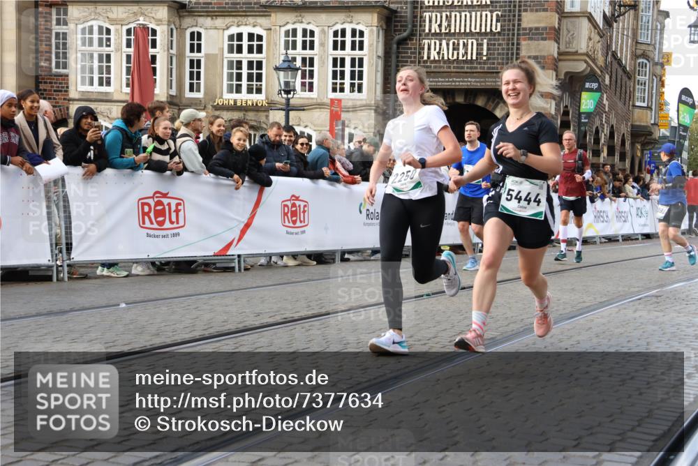 06.10.2024 - 19. swb-Marathon Bremen Strokosch-Dieckow http://msf.ph/oto/7377634 06.10.2024 14:07:18 Ziel 325, 756, 758, 921, 2193, 2250, 2290, 2426, 3302, 3784, 3813, 4079, 5279, 5444, 5608, 5655, 5952, 6392, 6656 meine-sportfotos.de