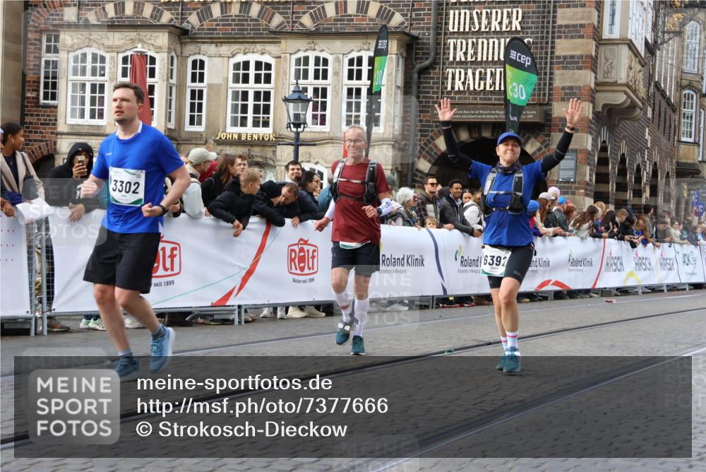 06.10.2024 - 19. swb-Marathon Bremen Strokosch-Dieckow http://msf.ph/oto/7377666 06.10.2024 14:07:21 Ziel 325, 756, 758, 921, 2250, 2290, 2426, 3302, 3813, 4079, 5444, 5608, 5655, 6392, 6656 meine-sportfotos.de