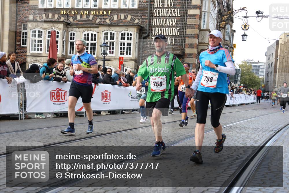 06.10.2024 - 19. swb-Marathon Bremen Strokosch-Dieckow http://msf.ph/oto/7377747 06.10.2024 14:07:27 Ziel 756, 758, 921, 1378, 2290, 2426, 2432, 3813, 4079, 5131, 5132, 5608, 5655, 5907, 6392, 6656 meine-sportfotos.de