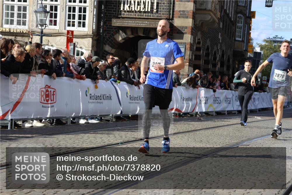 06.10.2024 - 19. swb-Marathon Bremen Strokosch-Dieckow http://msf.ph/oto/7378820 06.10.2024 14:08:42 Ziel 267, 2153, 2870, 3227, 3480, 4560, 4634, 5266, 5422, 5517, 6023 meine-sportfotos.de