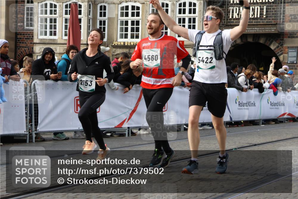 06.10.2024 - 19. swb-Marathon Bremen Strokosch-Dieckow http://msf.ph/oto/7379502 06.10.2024 14:08:57 Ziel 502, 2153, 2320, 3227, 3323, 3842, 4560, 5149, 5266, 5422, 6539, 6922 meine-sportfotos.de