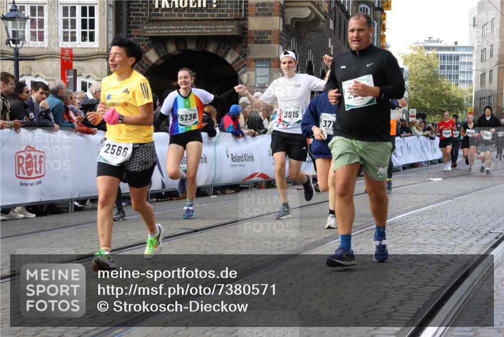 06.10.2024 - 19. swb-Marathon Bremen Strokosch-Dieckow http://msf.ph/oto/7380571 06.10.2024 14:09:38 Ziel 1262, 2218, 2926, 3327, 3717, 3848, 3889, 3915, 3960, 3986, 4511, 4992, 5019, 5168, 5199, 5236 meine-sportfotos.de