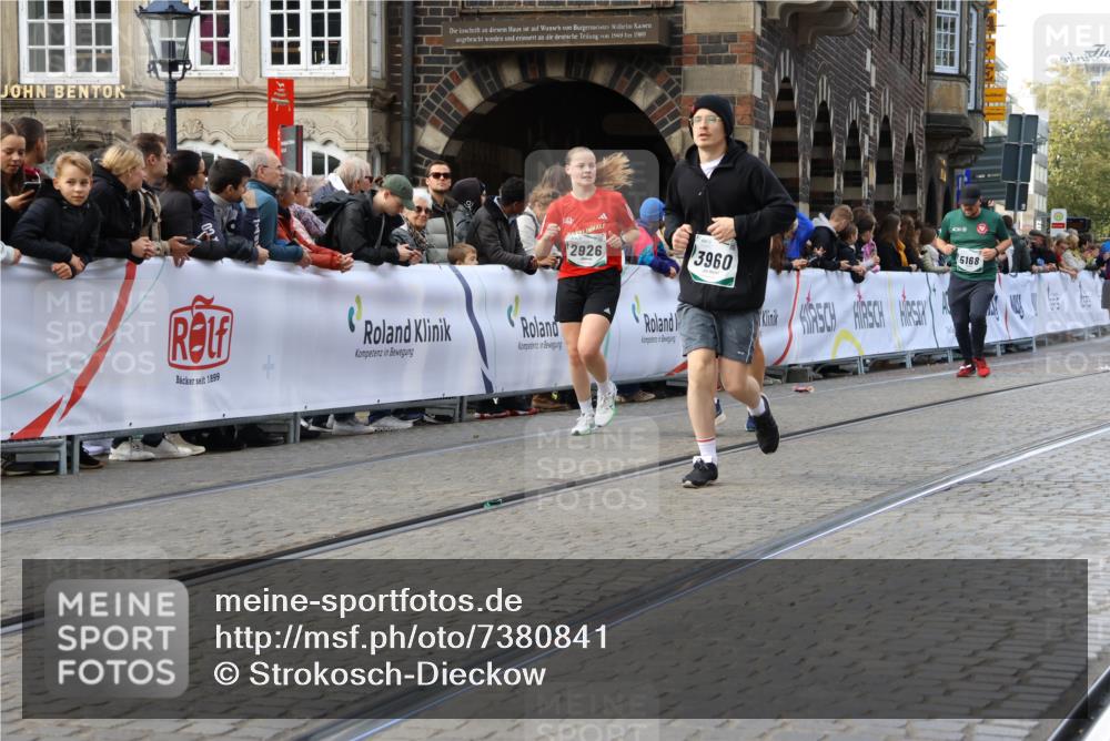 06.10.2024 - 19. swb-Marathon Bremen Strokosch-Dieckow http://msf.ph/oto/7380841 06.10.2024 14:09:45 Ziel 2126, 2926, 3327, 3717, 3889, 3960, 4511, 4992, 5011, 5019, 5168, 5199, 6120 meine-sportfotos.de