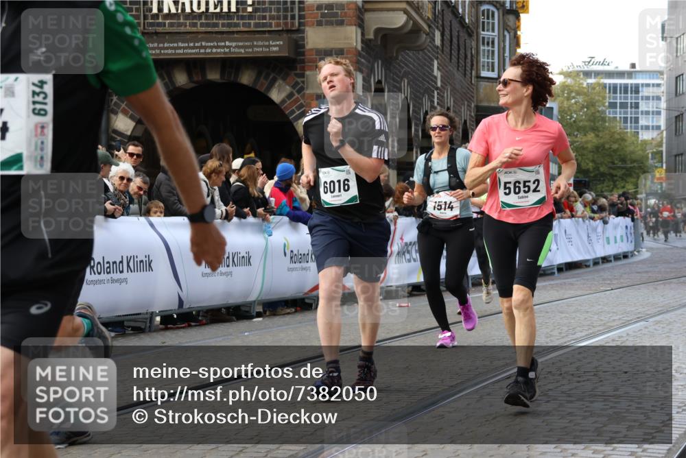 06.10.2024 - 19. swb-Marathon Bremen Strokosch-Dieckow http://msf.ph/oto/7382050 06.10.2024 14:10:23 Ziel 284, 679, 907, 1514, 2211, 2798, 5200, 5652, 5936, 6015, 6016, 6134 meine-sportfotos.de