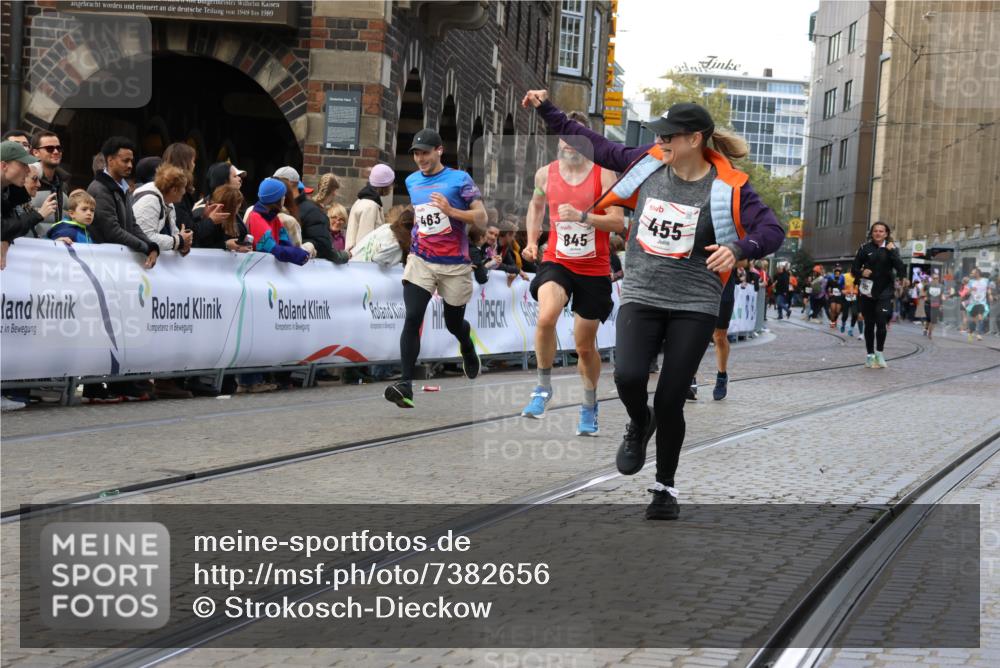 06.10.2024 - 19. swb-Marathon Bremen Strokosch-Dieckow http://msf.ph/oto/7382656 06.10.2024 14:10:48 Ziel 455, 463, 787, 845, 1458, 4323, 5102, 5931 meine-sportfotos.de