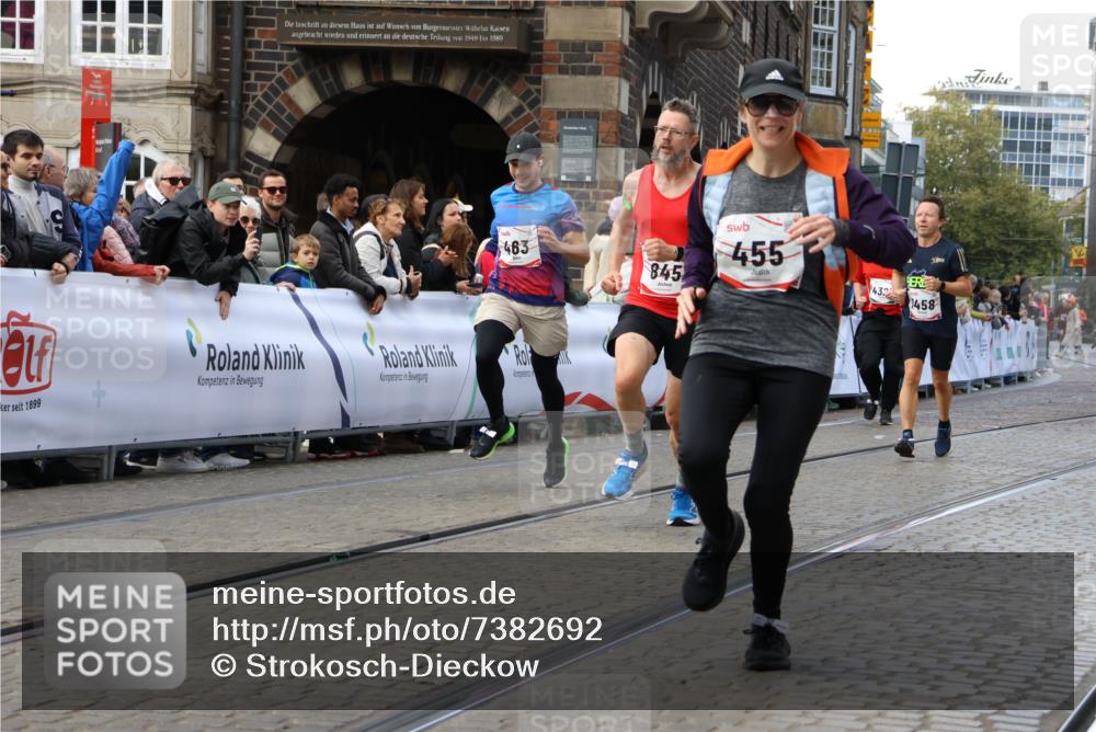 06.10.2024 - 19. swb-Marathon Bremen Strokosch-Dieckow http://msf.ph/oto/7382692 06.10.2024 14:10:49 Ziel 455, 463, 787, 845, 1458, 4323, 5931 meine-sportfotos.de