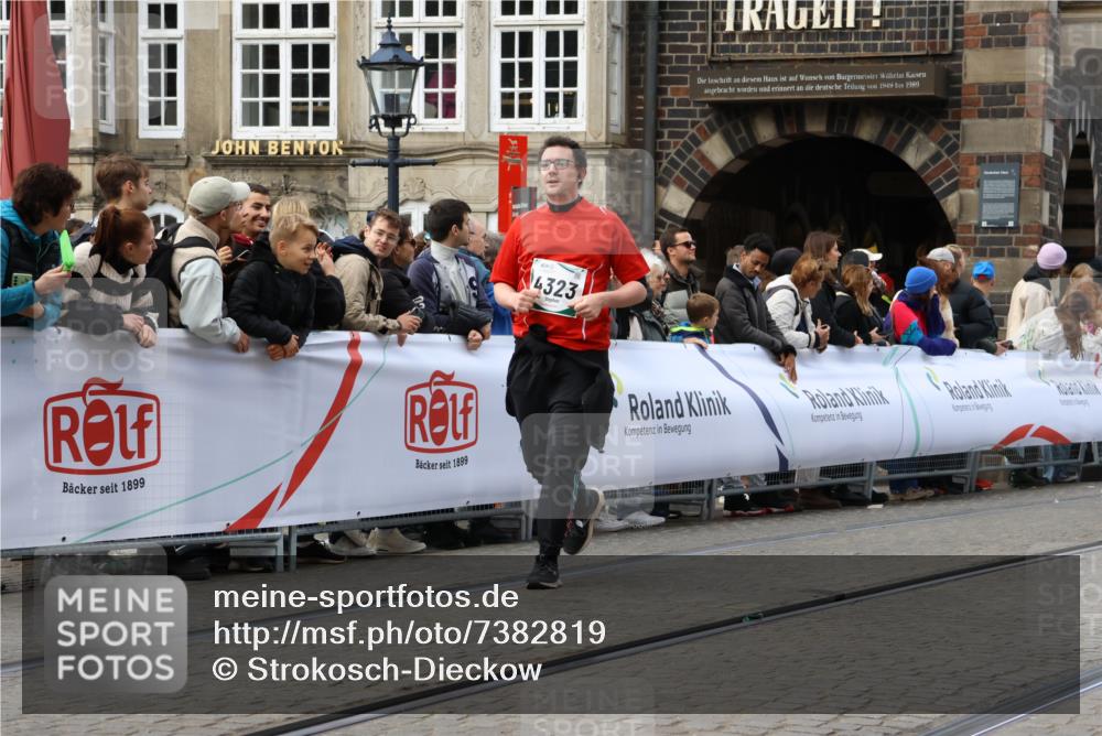 06.10.2024 - 19. swb-Marathon Bremen Strokosch-Dieckow http://msf.ph/oto/7382819 06.10.2024 14:10:55 Ziel 463, 787, 1458, 4139, 4323, 4537, 4963, 5711 meine-sportfotos.de