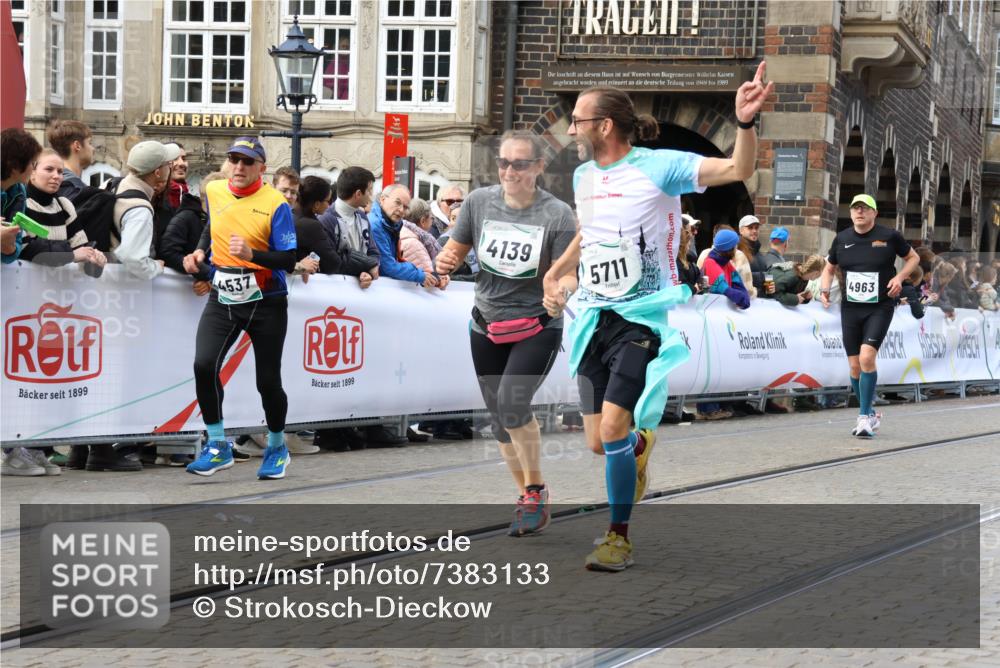 06.10.2024 - 19. swb-Marathon Bremen Strokosch-Dieckow http://msf.ph/oto/7383133 06.10.2024 14:11:07 Ziel 1473, 1481, 1672, 4139, 4516, 4537, 4963, 5711, 6356, 6624 meine-sportfotos.de