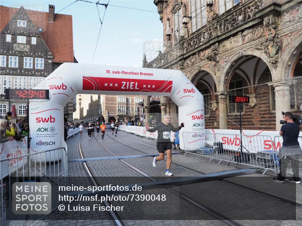 06.10.2024 - 19. swb-Marathon Bremen Luisa Fischer http://msf.ph/oto/7390048 06.10.2024 13:59:39 Ziel 2434, 3075, 3481, 5741, 6177, 6203, 6669 meine-sportfotos.de