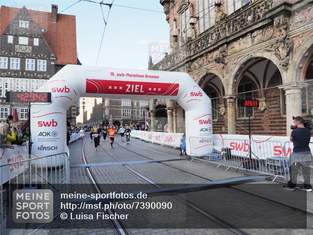 06.10.2024 - 19. swb-Marathon Bremen Luisa Fischer http://msf.ph/oto/7390090 06.10.2024 13:59:41 Ziel 3075, 3161, 3481, 3919, 4816, 5741, 5968, 6177, 6193, 6203 meine-sportfotos.de