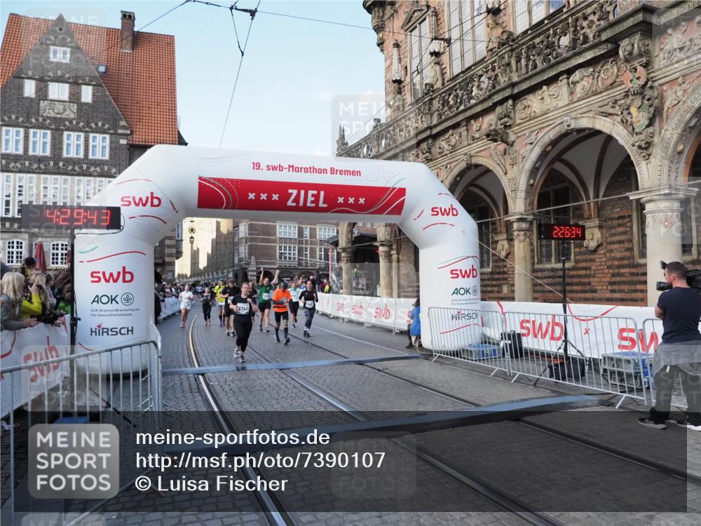 06.10.2024 - 19. swb-Marathon Bremen Luisa Fischer http://msf.ph/oto/7390107 06.10.2024 13:59:43 Ziel 507, 3075, 3161, 3481, 3919, 4816, 5741, 5968, 6177, 6193, 6203 meine-sportfotos.de