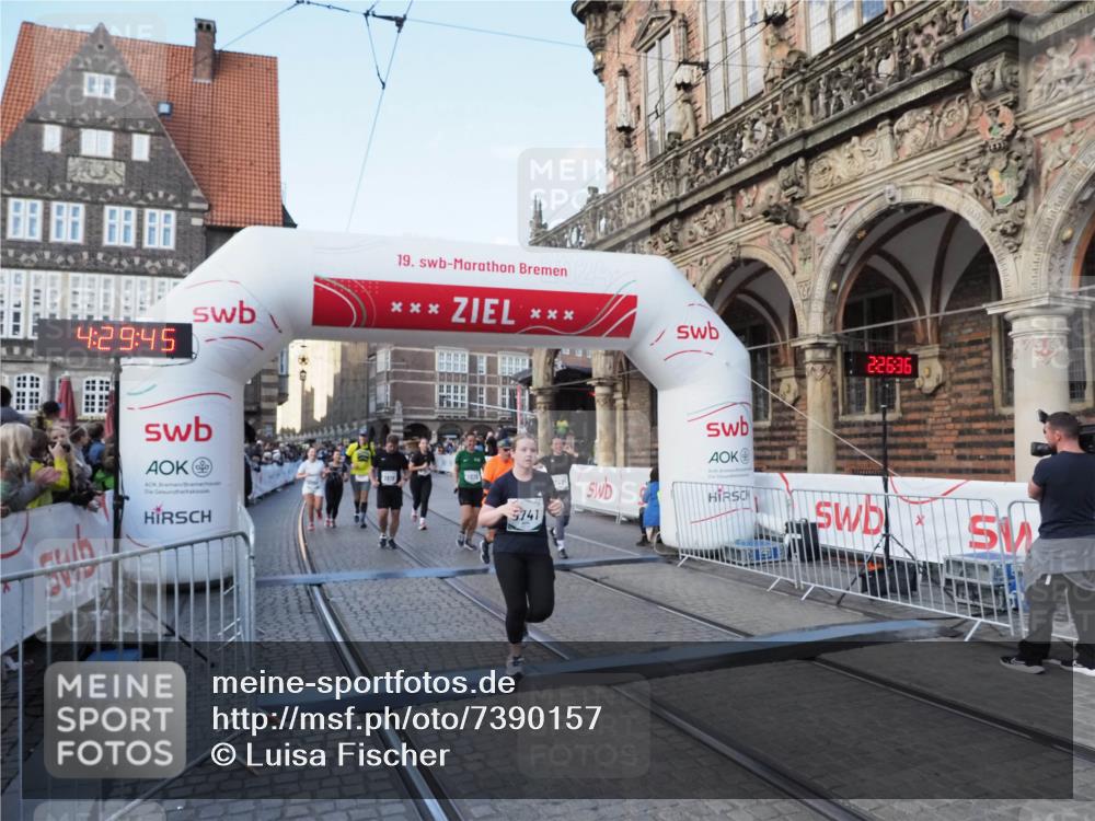 06.10.2024 - 19. swb-Marathon Bremen Luisa Fischer http://msf.ph/oto/7390157 06.10.2024 13:59:45 Ziel 116, 507, 3075, 3161, 3481, 3919, 4816, 5741, 5968, 6177, 6193 meine-sportfotos.de
