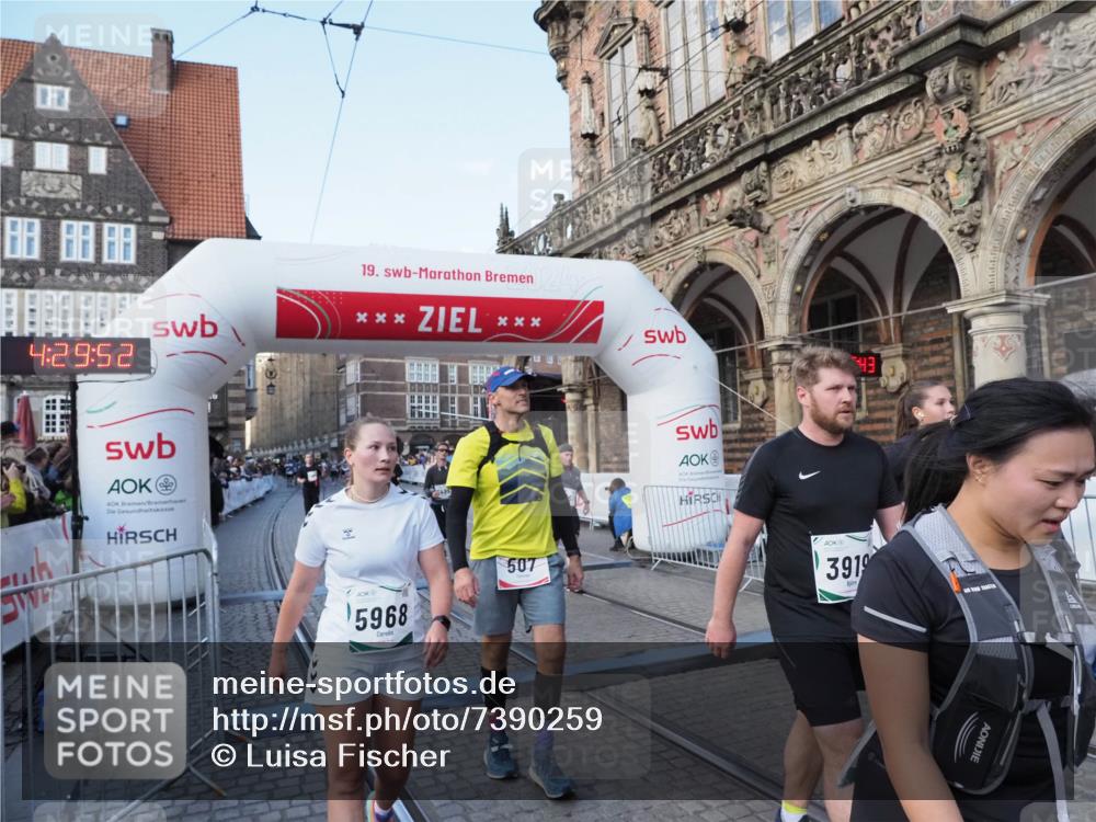 06.10.2024 - 19. swb-Marathon Bremen Luisa Fischer http://msf.ph/oto/7390259 06.10.2024 13:59:52 Ziel 116, 507, 1395, 2327, 3034, 3161, 3276, 3919, 4816, 4937, 5125, 5495, 5968, 6193, 6898 meine-sportfotos.de