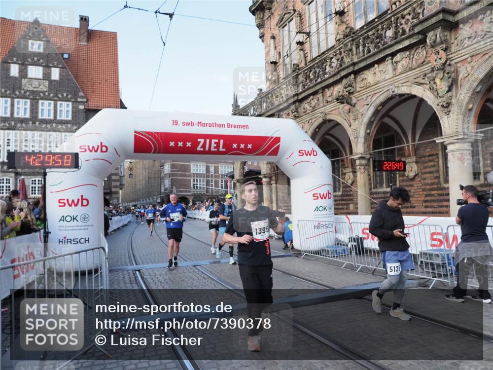 06.10.2024 - 19. swb-Marathon Bremen Luisa Fischer http://msf.ph/oto/7390378 06.10.2024 13:59:58 Ziel 1395, 2327, 3034, 3276, 4616, 4937, 5064, 5125, 5495, 5776, 6898 meine-sportfotos.de