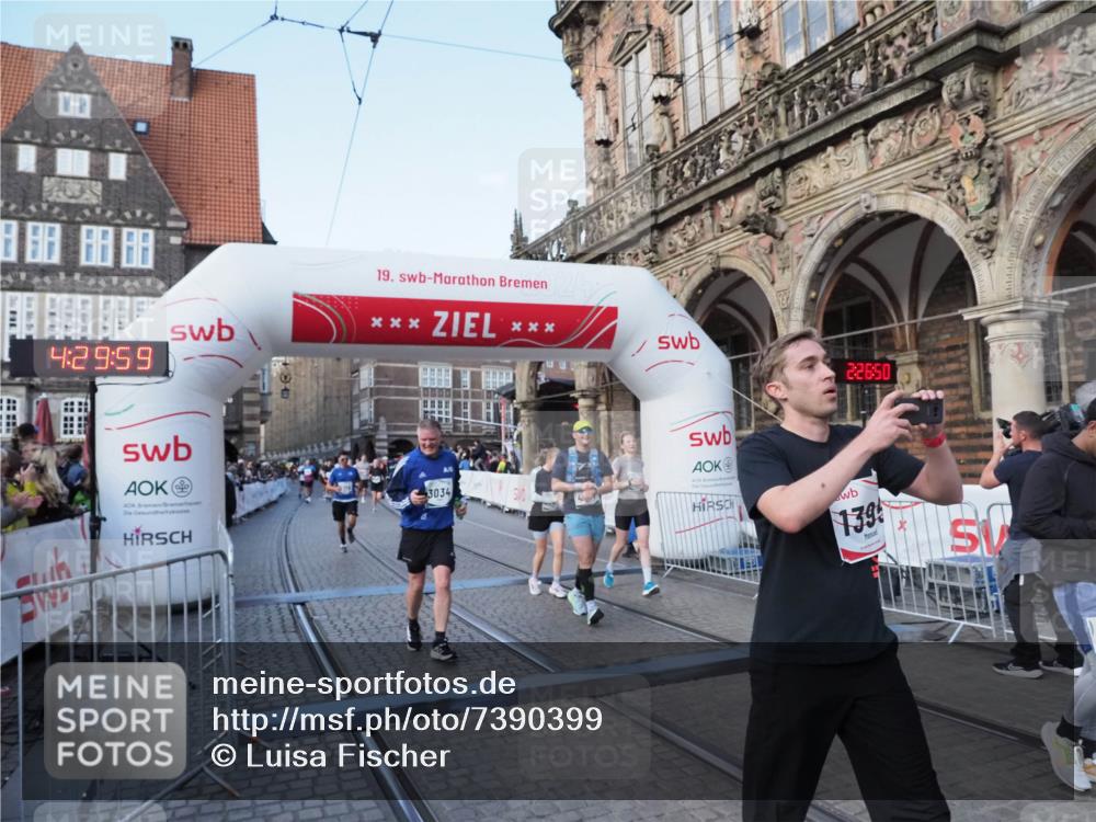 06.10.2024 - 19. swb-Marathon Bremen Luisa Fischer http://msf.ph/oto/7390399 06.10.2024 13:59:59 Ziel 1395, 2327, 3034, 4616, 4937, 5064, 5125, 5776, 6898 meine-sportfotos.de